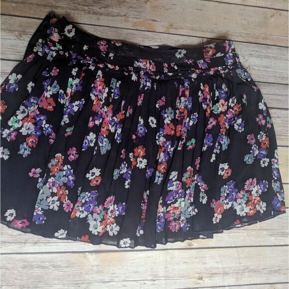 American Eagle Floral Skirt mini Size 2 - Picture 2 of 5
